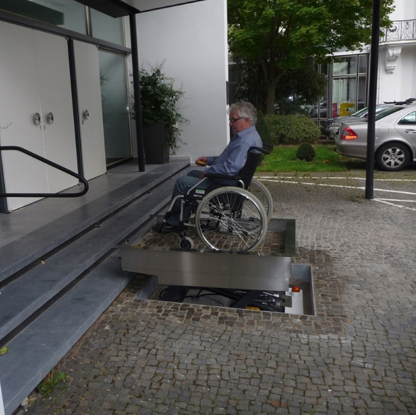 Hydrolift bei Staatskanzlei Saarbrücken