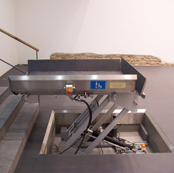 Hydrolift bei Staatskanzlei Saarbrücken